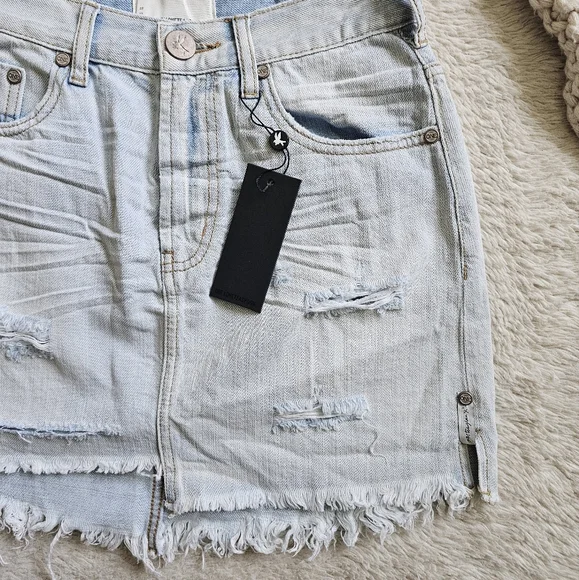 NWT One teaspoon 2020 mini denim skirt - Picture 4 of 9